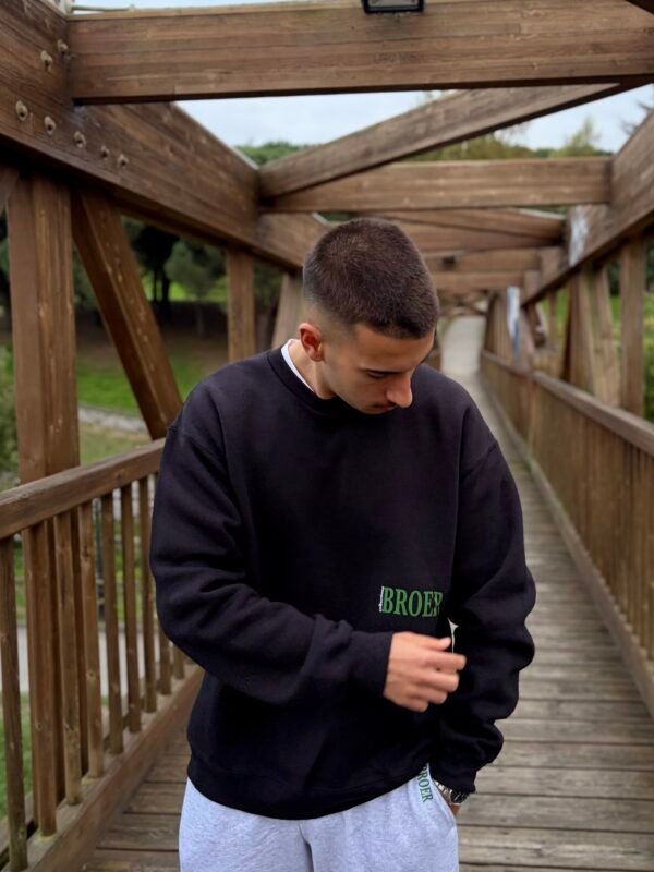 Essenziale Black Crewneck